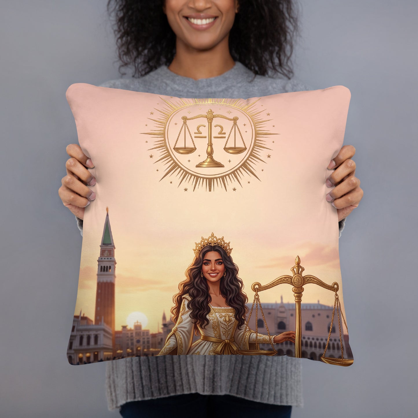 Sternzeichen Waage Kissen – venezianische Göttin mit goldener Waage auf weichem Premium-Kissen, Venetian Zodiac