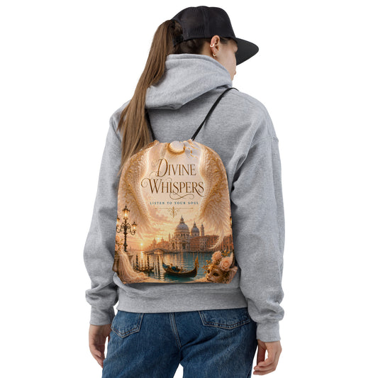 Turnbeutel Divine Whispers – Frau trägt spirituellen Gym Bag mit venezianischem Engel-Design, Medium Charlotte